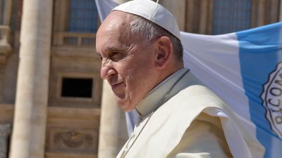 Папа Римский высказался за традиционную семью