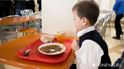 Петербург вышел на второе место по жалобам на школьное питание