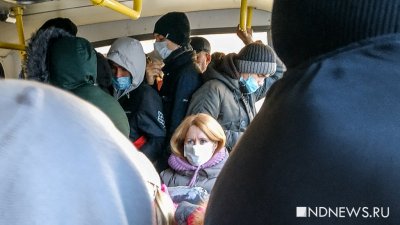 С отменой дистанта в общественном транспорте Екатеринбурга вновь началась давка
