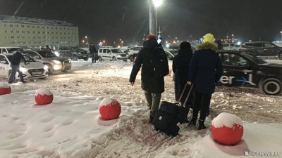 В аэропорту Челябинска закрыли подъезд к терминалу внутренних авиалиний