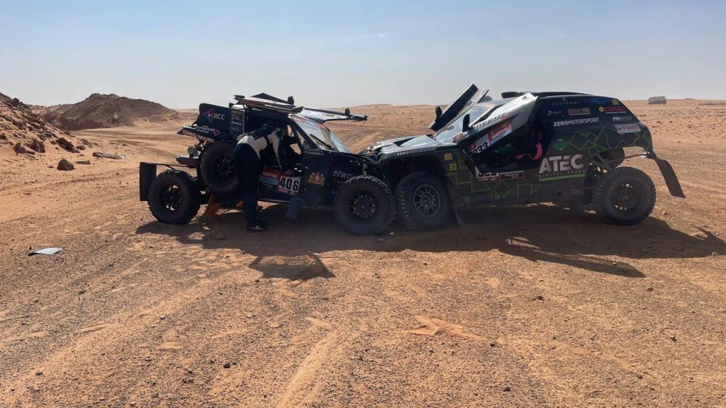 Депутат заксобрания и гонщик Сергей Карякин попал в аварию на ралли «Дакар» и продолжить гонку не сможет