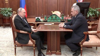 Путин сказал Шойгу, что необходимо корректировать все компоненты вооруженных сил