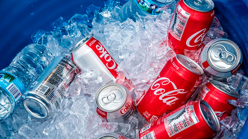 Кока-кола останавливает производство и продажи в России
