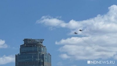 Над Екатеринбургом пролетели военные самолеты (ФОТО)