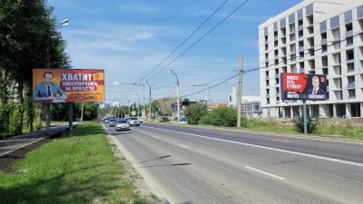 В Екатеринбурге пиарщики организовали «войну щитов» кандидатов в губернаторы без их ведома (ФОТО)
