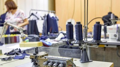 Импортозамещение: московские фабрики резко нарастили выпуск одежды