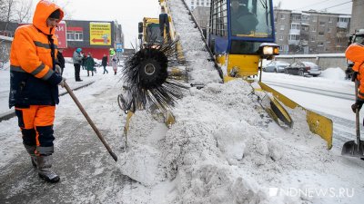 В Екатеринбурге коммунальщики вывезли около 35 тысяч тонн снега за выходные