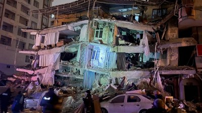 Ущерб от землетрясения в Турции оценили в $84 млрд