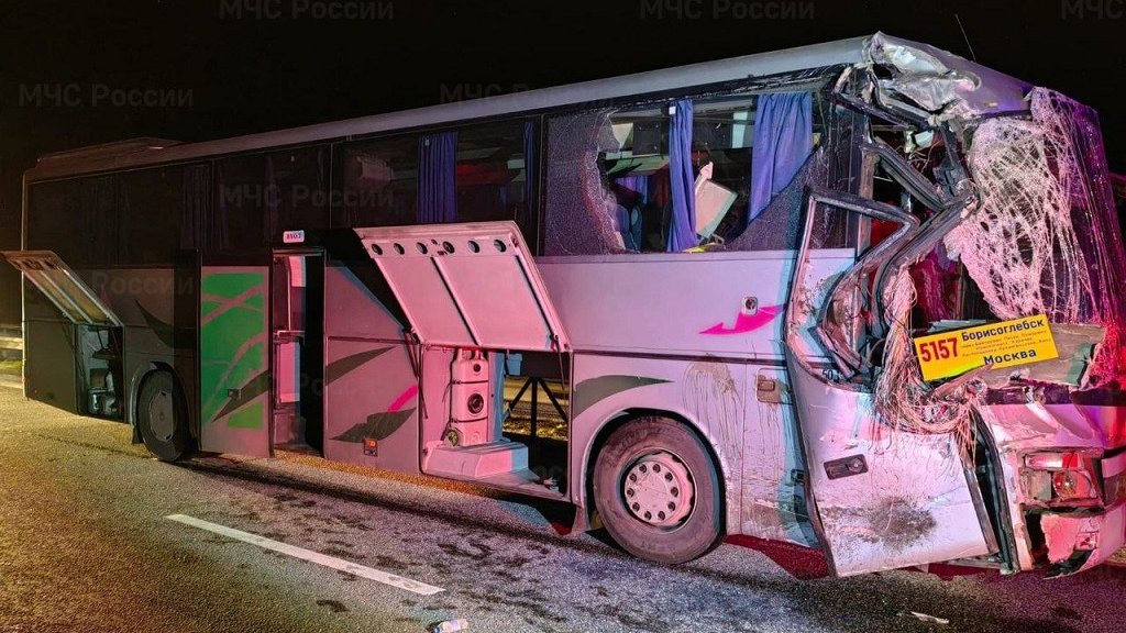 Пять человек пострадали при столкновении автобусов под Тулой