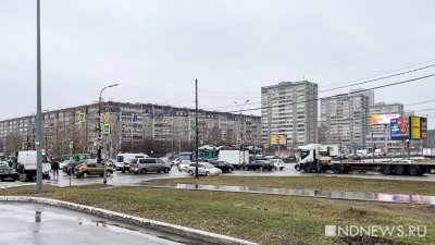Пробки 7 баллов: Екатеринбург встал после снегопада