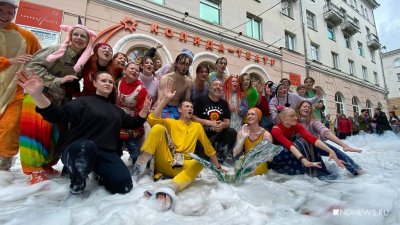 С пеной и дымом: в Екатеринбурге стартовал «Коляда-Plays»: за 10 дней покажут 30 спектаклей (ФОТО, ВИДЕО)