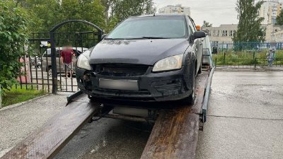 В Екатеринбурге должник угнал у приставов арестованный автомобиль (ФОТО, ВИДЕО)