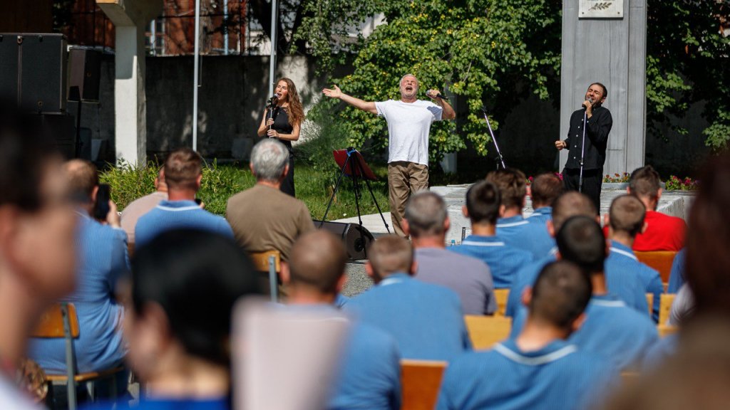 Сосо Павлиашвили выступил в екатеринбургском госпитале перед ранеными бойцами (ФОТО)