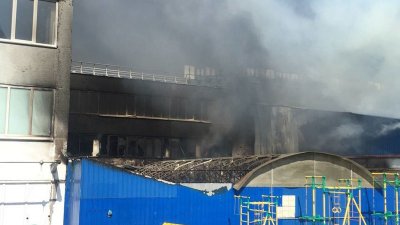 Крупный пожар в Подмосковье: сгорела фабрика по производству спортивных товаров