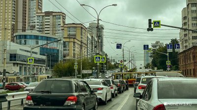 В центре Екатеринбурга опять сломались светофоры (ФОТО)