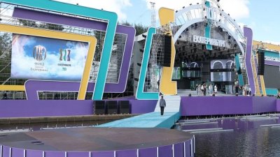 Главная сцена 300-летия Екатеринбурга готова к выходу звезд (ФОТО)