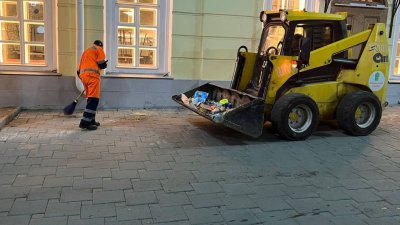 С улиц Екатеринбурга за сутки вывезли 135 тонн мусора