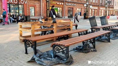 На Вайнера устанавливают скамейки и урны за 18 миллионов рублей (ФОТО)
