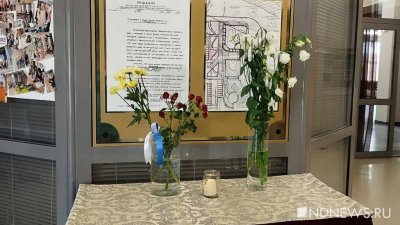 В синагогу несут цветы в память о погибших на юге Израиля