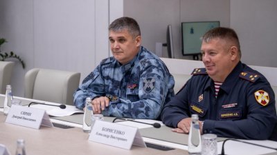 Губернатор Артюхов встретился с новым командиром ОМОН «Ямал»
