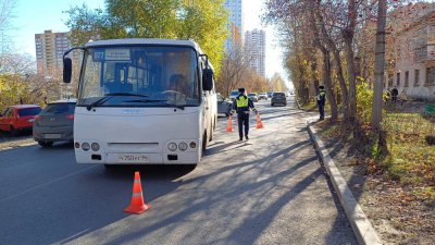 В Екатеринбурге автобус сбил 7-летнюю девочку