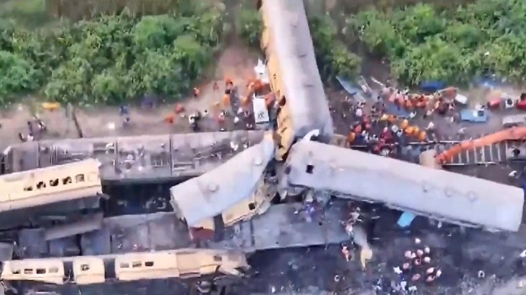В Индии 14 человек погибли и 50 пострадали при столкновении поездов