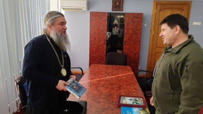 «Повсюду следы тяжелых боев» – митрополит Евгений съездил на Донбасс