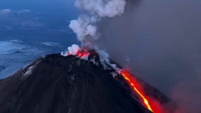 Вулкан Ключевской выбросил пепел на высоту 10 км