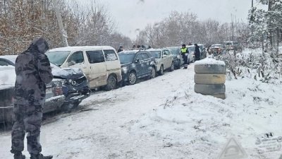 В Новосибирске столкнулись 15 автомобилей