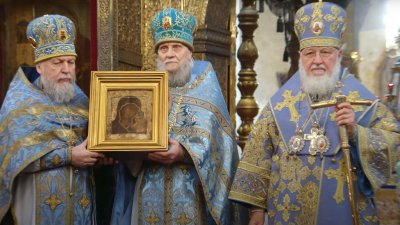 Патриарх Кирилл передал Казанскому собору подлинник иконы Богородицы