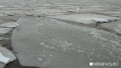 На уральских водоемах пилят лед для пропуска паводка