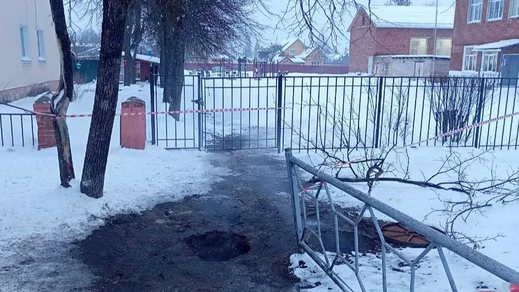 Пятеро детей провалились в яму с кипятком в Ивановской области