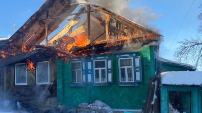 Сотрудники Росгвардии спасли из горящего дома двух пенсионеров (ФОТО)