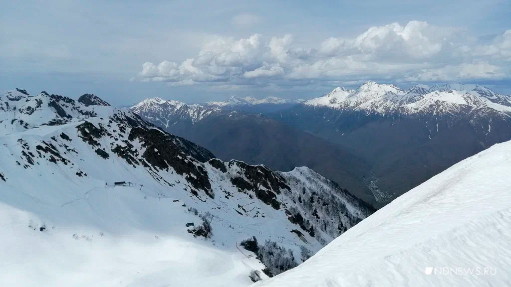 В Грузии на горнолыжном курорте сошла лавина