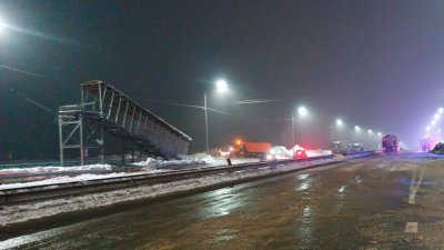 Грузовик снес пешеходный мост в Нижегородской области