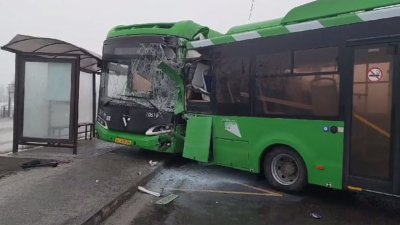 Шесть человек пострадали при столкновении двух автобусов в Курске