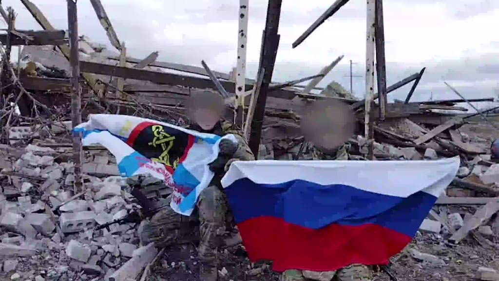 «Низкий вам поклон, герои»: Сальдо опубликовал видео с флагом России в Крынках