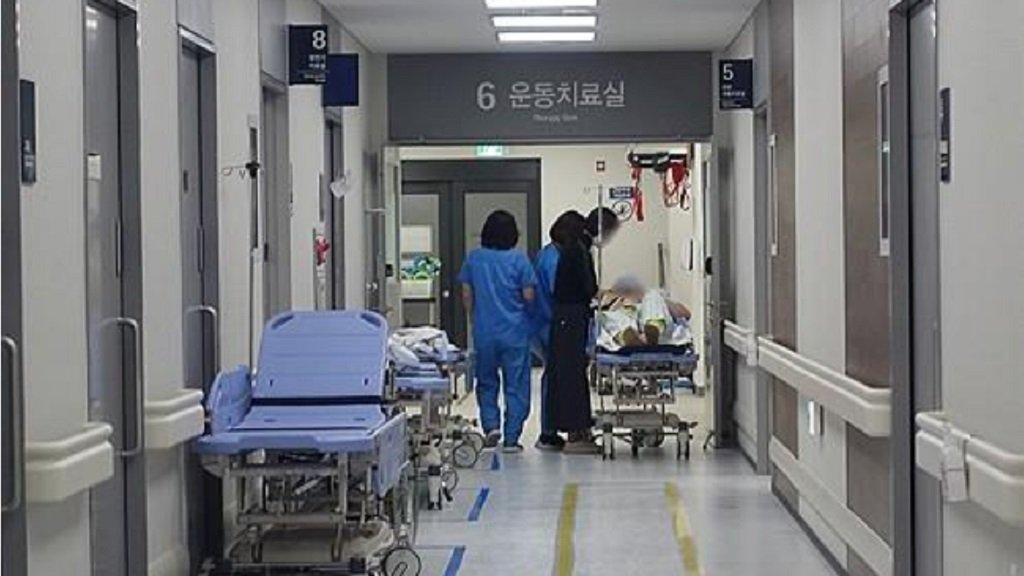В Южной Корее встали больницы из-за забастовки врачей