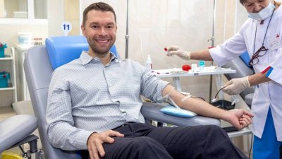 Депутаты Екатеринбурга снова стали донорами крови (ФОТО)