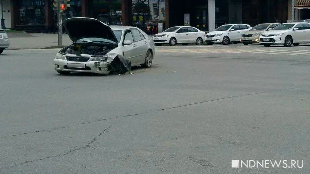 В Курске шесть человек пострадали в массовой аварии в центре города