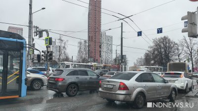 С началом дождя в Екатеринбурге отключились несколько светофоров (ФОТО)