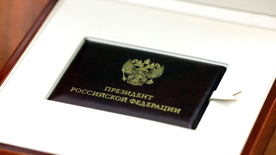 Памфилова вручила Путину удостоверение президента РФ