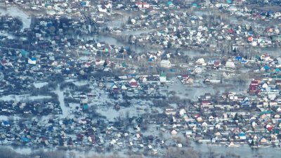 Штормовое предупреждение объявили в тюменском селе, еще в двух – эвакуацию