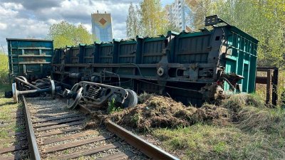 На Урале сошел с рельсов грузовой поезд