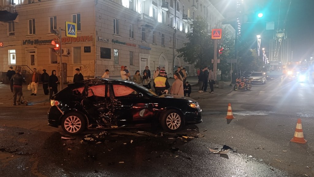 Страшное ДТП, мгновенно убившее мотоциклиста, попало на видео Страшное ДТП, мгновенно убившее мотоциклиста, попало на видео