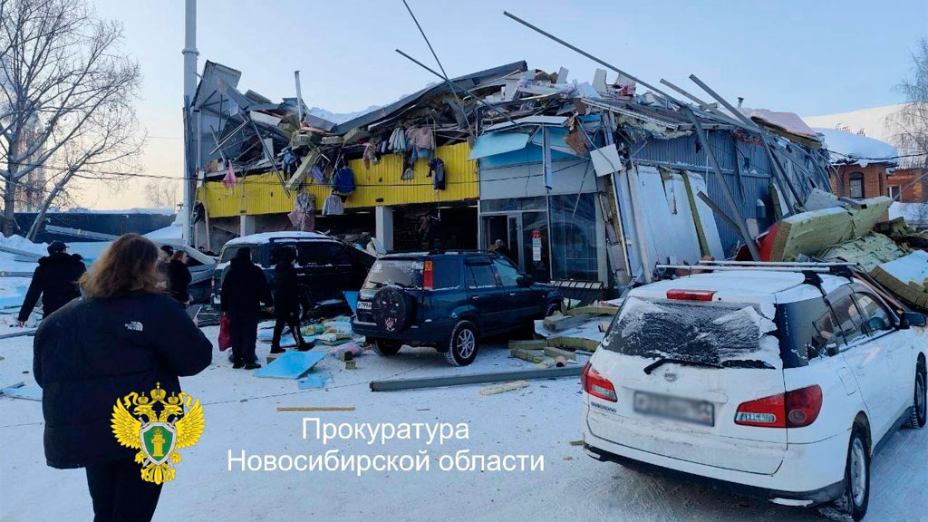 Два человека пострадали при обрушении крыши ТЦ в Новосибирске