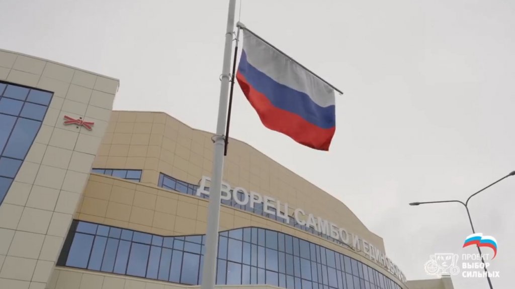 В Верхней Пышме юные спортсмены подняли государственный флаг в честь Дня России В Верхней Пышме юные спортсмены подняли государственный флаг в честь Дня России