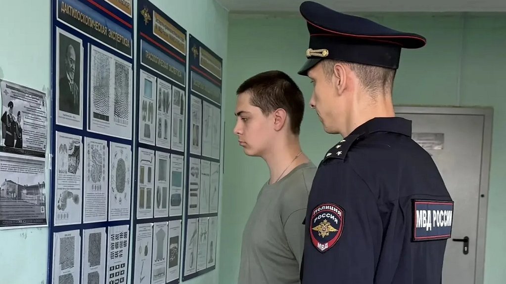 Полиция задержала студента, который покупал пиццу, представляясь Гитлером Полиция задержала студента, который покупал пиццу, представляясь Гитлером