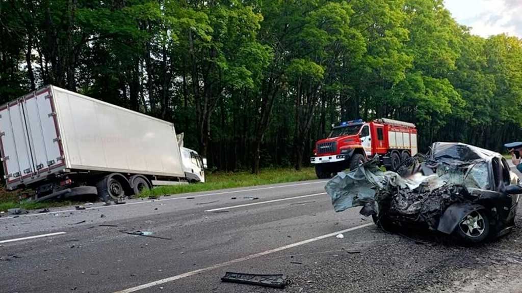 В страшном ДТП под Тулой погибли четыре человека