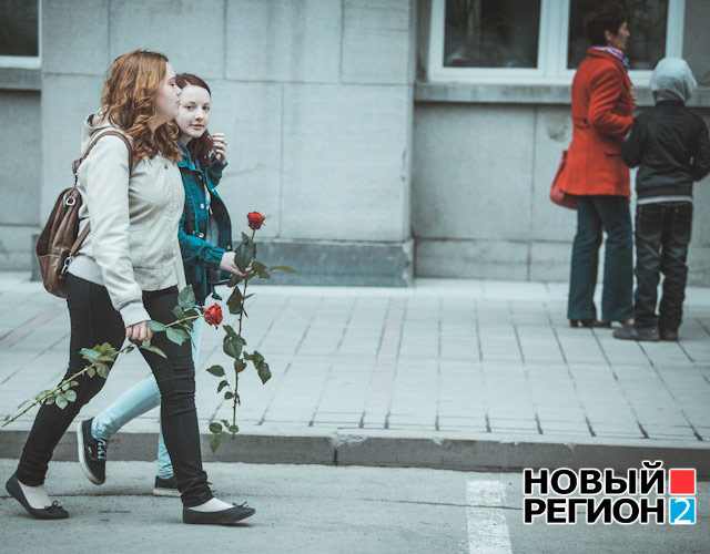Новый Регион: Парад в Екатеринбурге: в рядах ветеранов все меньше человек – все больше в колонне Бессмертного полка (ФОТО)